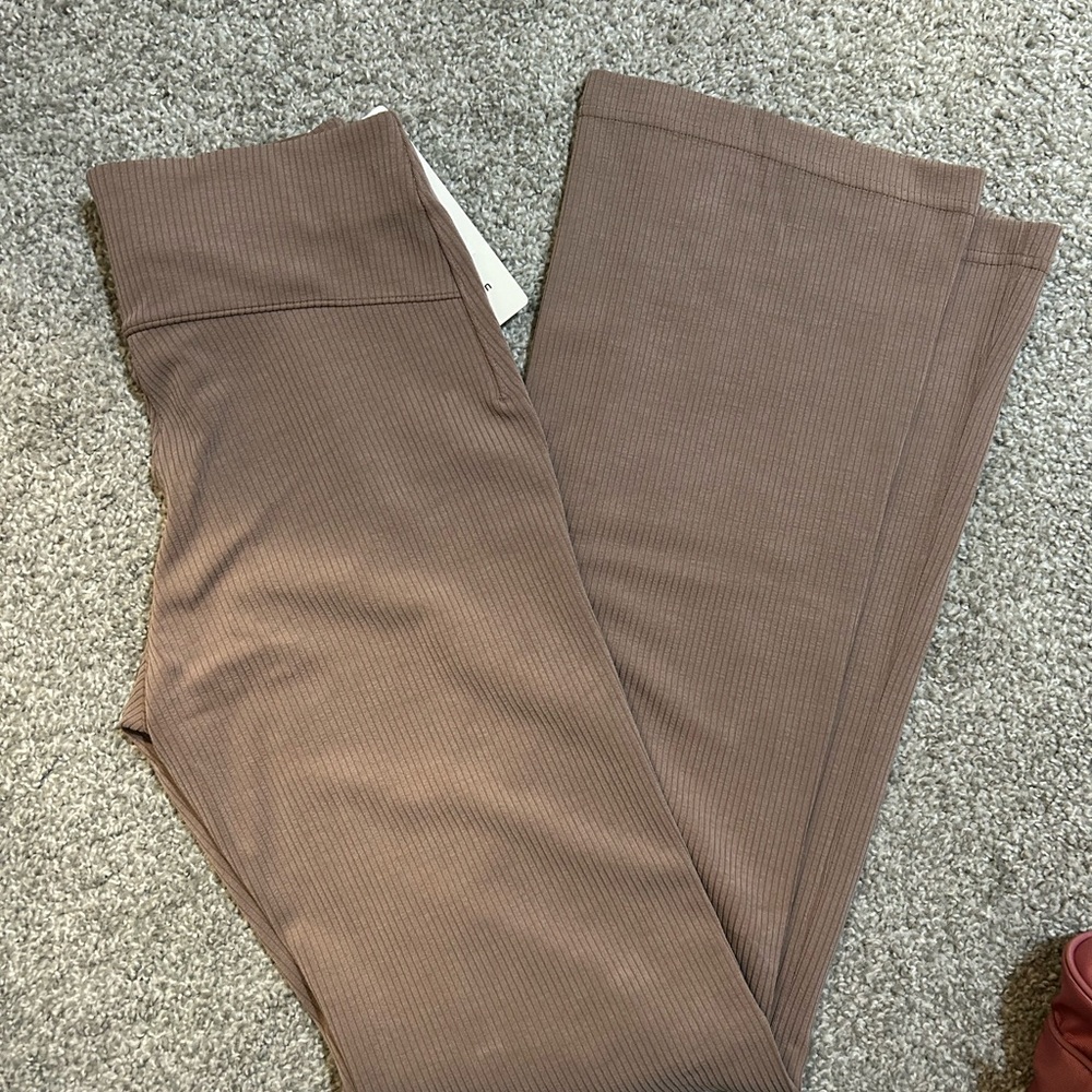 Lululemon Ribbed Flared Pants - Picture 9 of 11